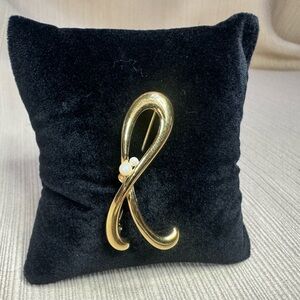 Monet Gold Brooch with Pearl Details